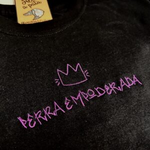 Camiseta bordada Perra Empoderada